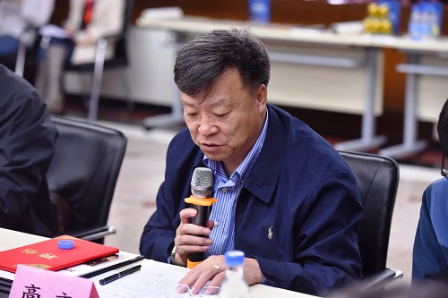 中心專家委員會主任高文院士主持會議.jpg 中心專家委員會主任高文院士主持會議.jpg