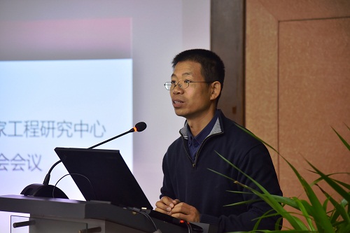 計算機所所長、中心主任郭宗明做研究中心的總體工作匯報.jpg 計算機所所長、中心主任郭宗明做研究中心的總體工作匯報.jpg